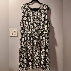 Evans Black, Green and White Floral Sleeveless Dress in Size 20 Made in Marocco